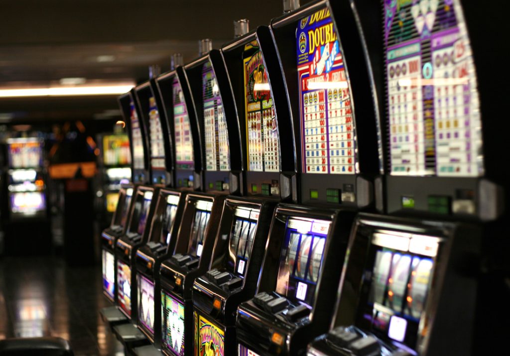 Apakah Gacha dan Slot Itu Sama?